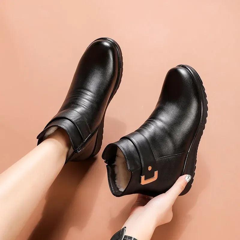 Bota Feminina de Couro Anna Classic– Forro de Lã e Sola Antiderrapante - Rosence